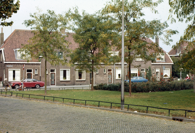 21153 Gezicht op de voorgevels van de panden Oleanderstraat 15-lager te Utrecht.